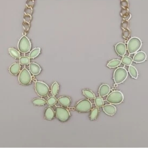 Rue21 Mint Green Floral Necklace - Picture 2 of 2